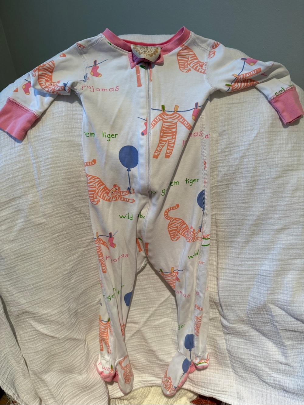 TBBC Baby Girls White Tiger Print Footed One-Piece Pajamas 12-18 months